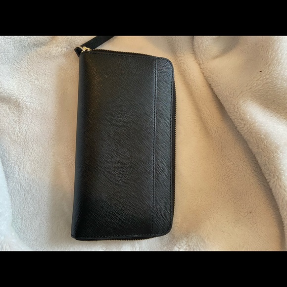 Kate Spade Zip up black wallet - Picture 3 of 5